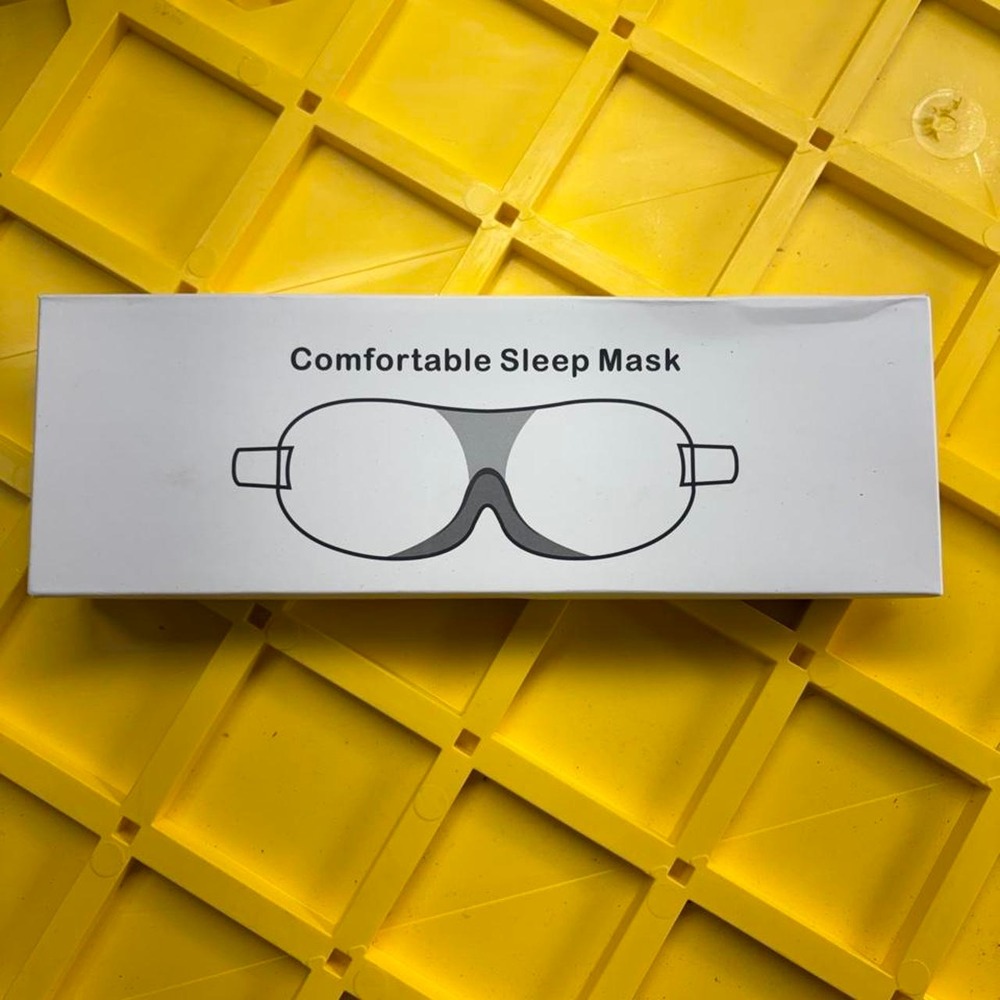 Comfortable sleep mask with adjustable straps